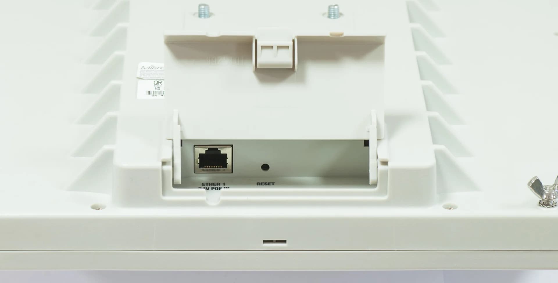 MikroTik RBQRTG-2SHPnD 2.4 GHz 17 dBi Outdoor Wi-Fi Bridge — 3