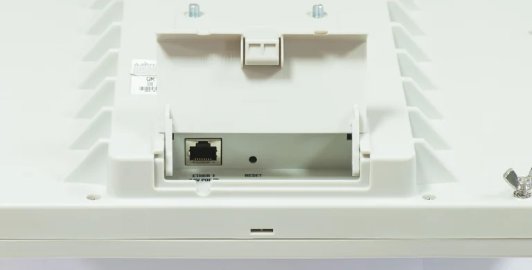 MikroTik RB911G-5HPnD-QRT QRT 5 24 dBi Panel Antenna CPE — 3