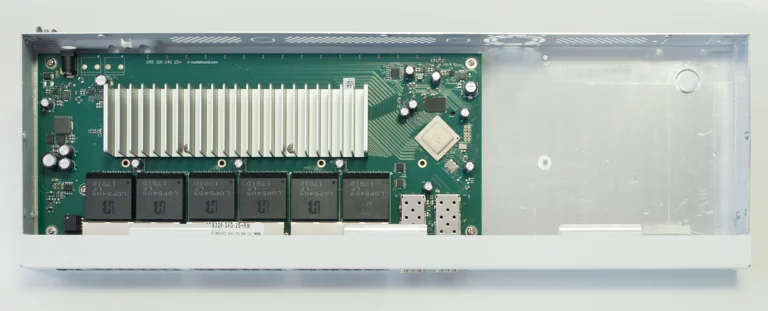 MikroTik CRS326-24G-2S+RM 24 Port Gigabit Yönetilebilir Switch — 2